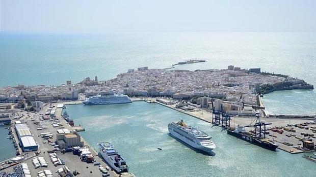 Vista aerea del Puerto de Cádiz