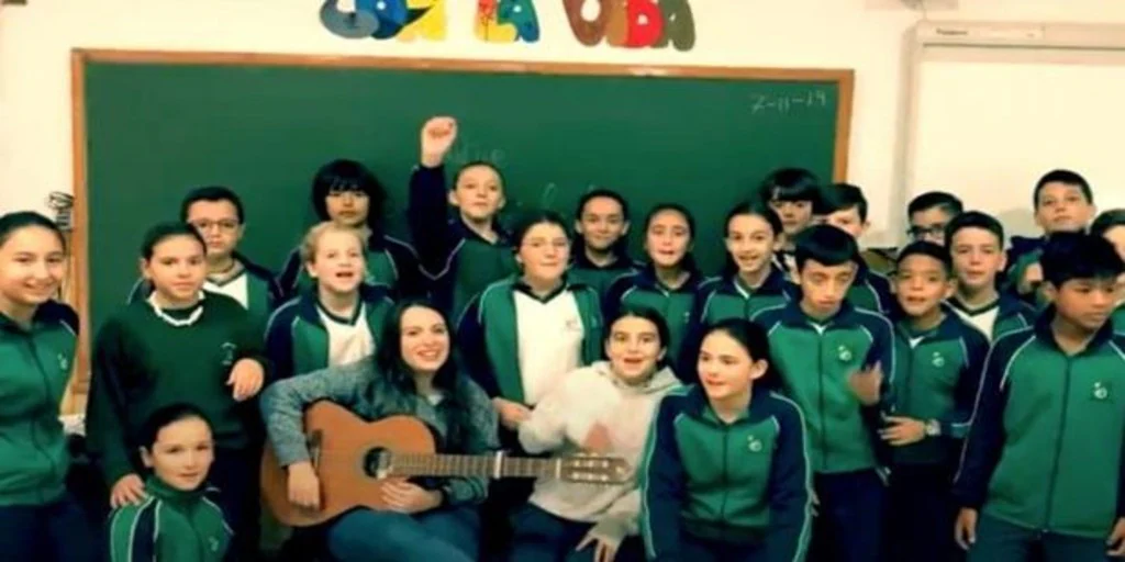 metal Pacer Vicio Escolares de Las Carmelitas y una profesora componen una canción a su cole  durante el confinamiento