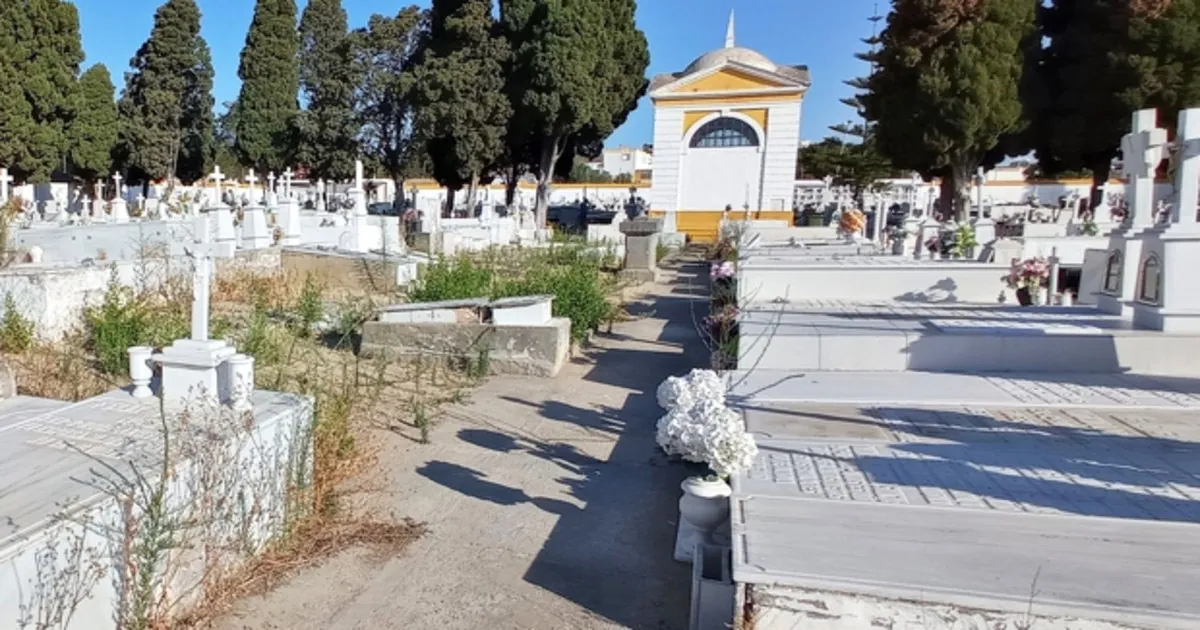 lucha Mierda Destruir El Cementerio Municipal de El Puerto, centro de las críticas por su estado  de abandono