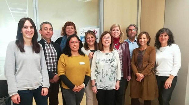 El grupo de investigación liderado por la profesora Àngela Domínguez, del departamento de Medicina de la UB