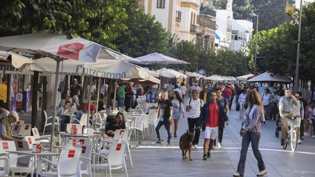 Una jornada festiva en la calle San Jacinto