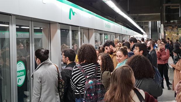 Metro durante los servicios mínimos
