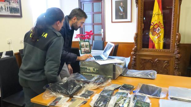 Imagen de archivo de una operación de la Guardia Civil contra la pornografía infantil