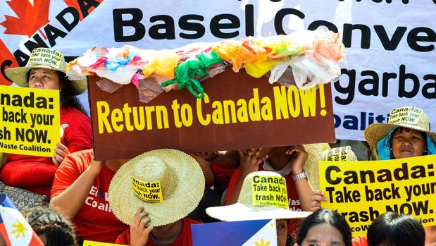 Protestas ante la embajada canadiense en Manila por los desperdicios