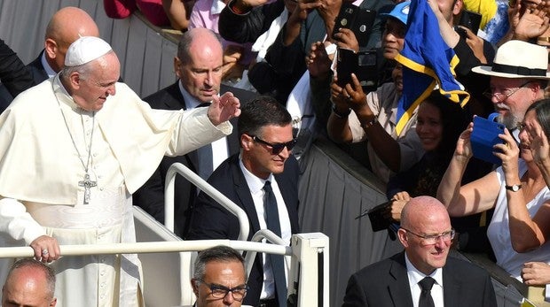 Posible relevo del jefe de la Gendarmería Vaticana tras filtrarse la suspensión de cinco funcionarios