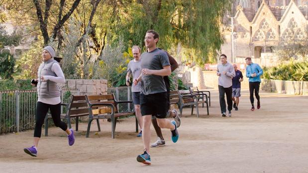 Mark Zuckerberg corriendo por Barcelona en 2016