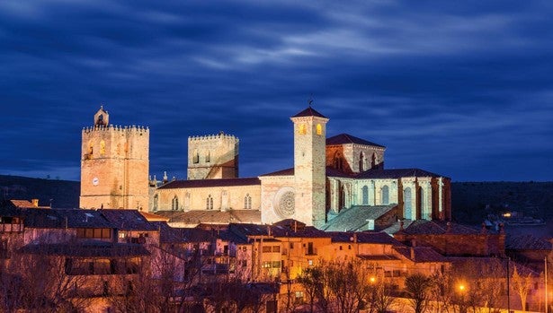 Vista nocturna de Sigüenza
