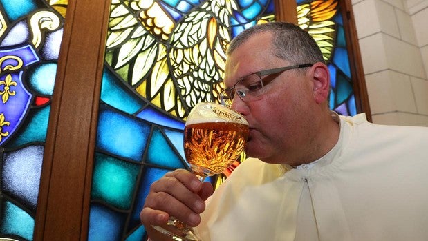Uno de los monjes de la Abadía de Grimbergen